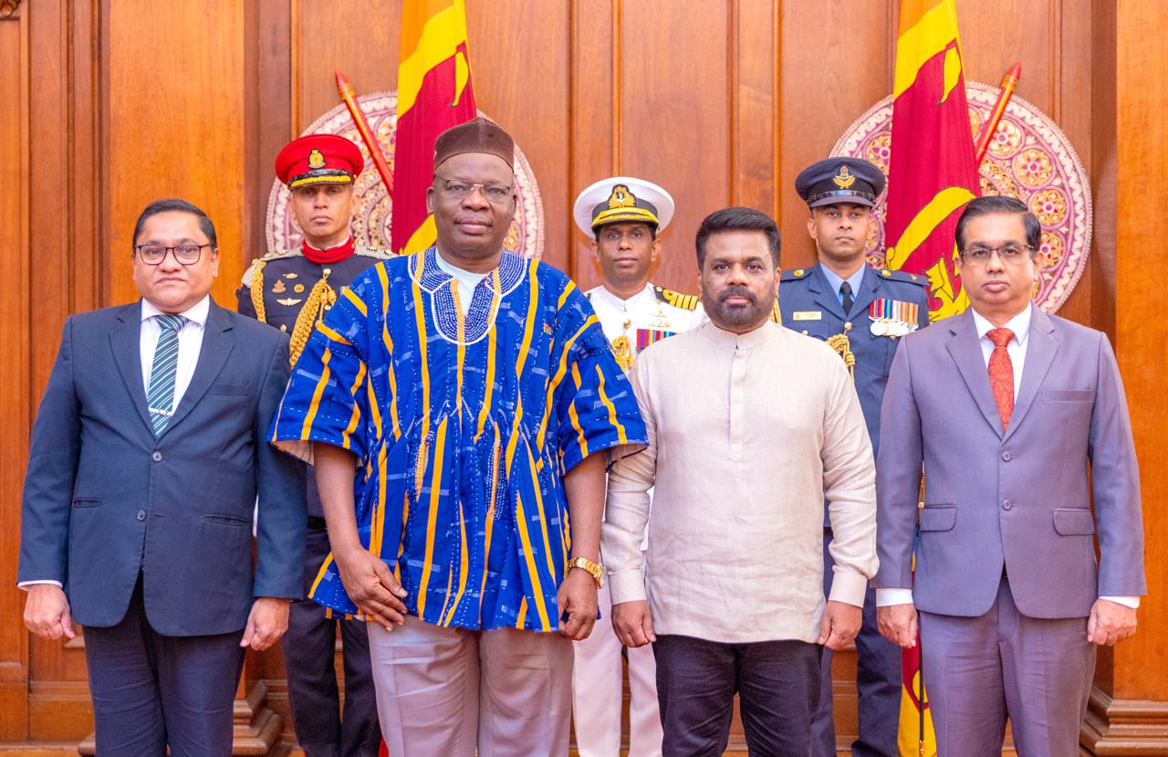  Coopération bilatérale : l’Ambassadeur Désiré Boniface SOME présente ses Lettres de créance au Président du Sri Lanka.