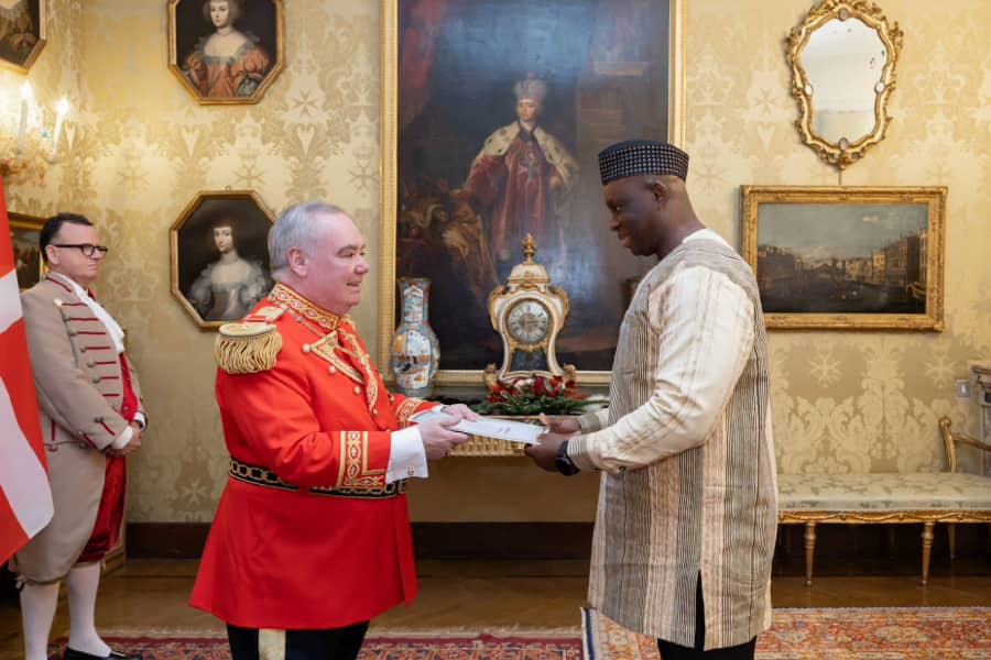 Coopération bilatérale : l’Ambassadeur Régis Kévin BAKYONO présente ses Lettres de créance au Grand Maître de l’Ordre Souverain Militaire de Malte
