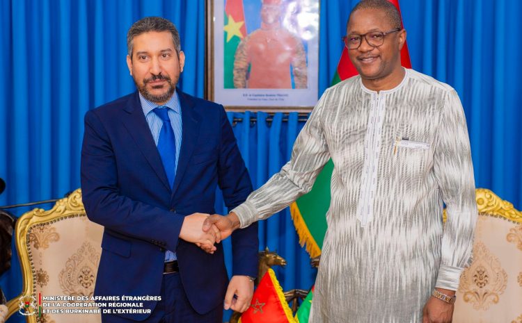  Le ministre des Affaires étrangères de la Coopération régionale et des Burkinabè de l’Extérieur SEM Karamoko Jean Marie TRAORE, a reçu le jeudi 20 février, l’ambassadeur du Maroc au Burkina Faso, SEM Youssef SLAOUI.